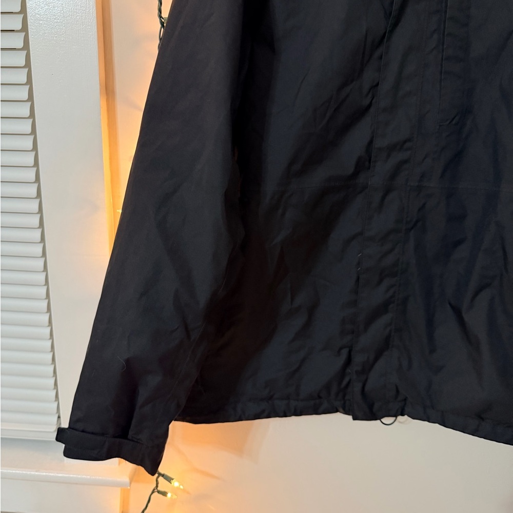 The North Face Men's Classic Black Rain Jacket - Picture 6 of 8